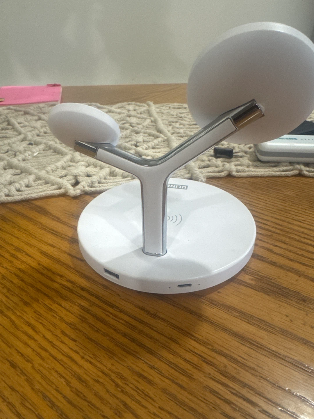 ULINE White Wireless Charging Stand - photo 2