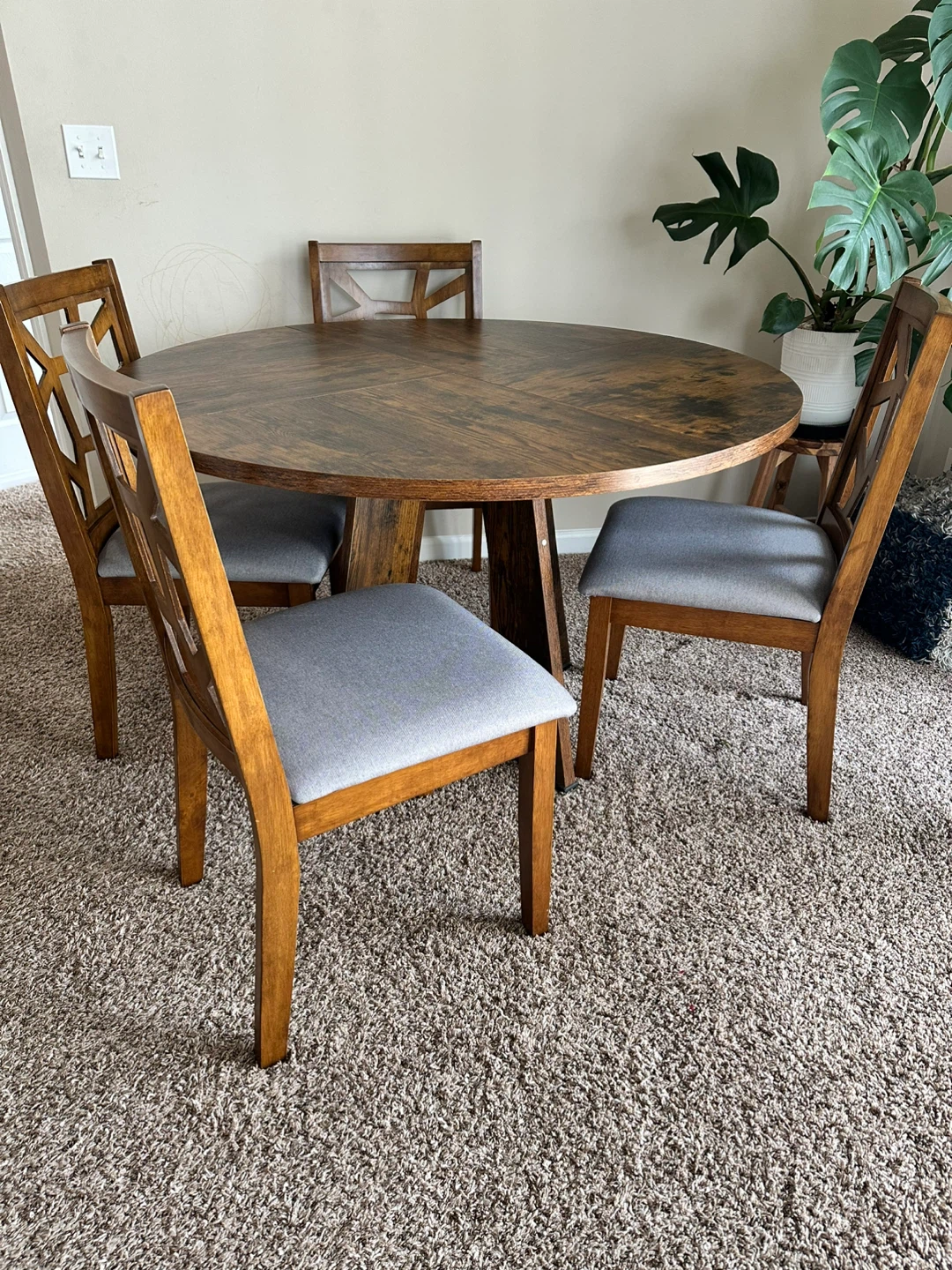 Round Dining Table with 4 Chairs