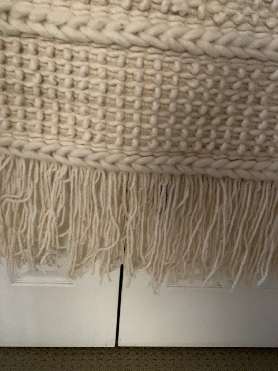 Cream macramé wall hanging with fringe - photo 4