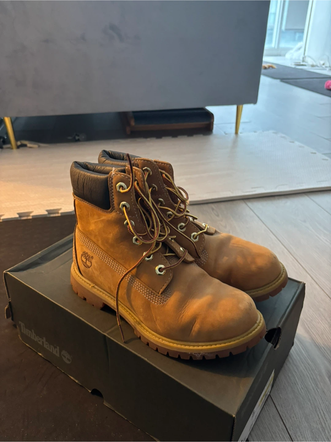 Timberland Classic Wheat Boots - women size 8