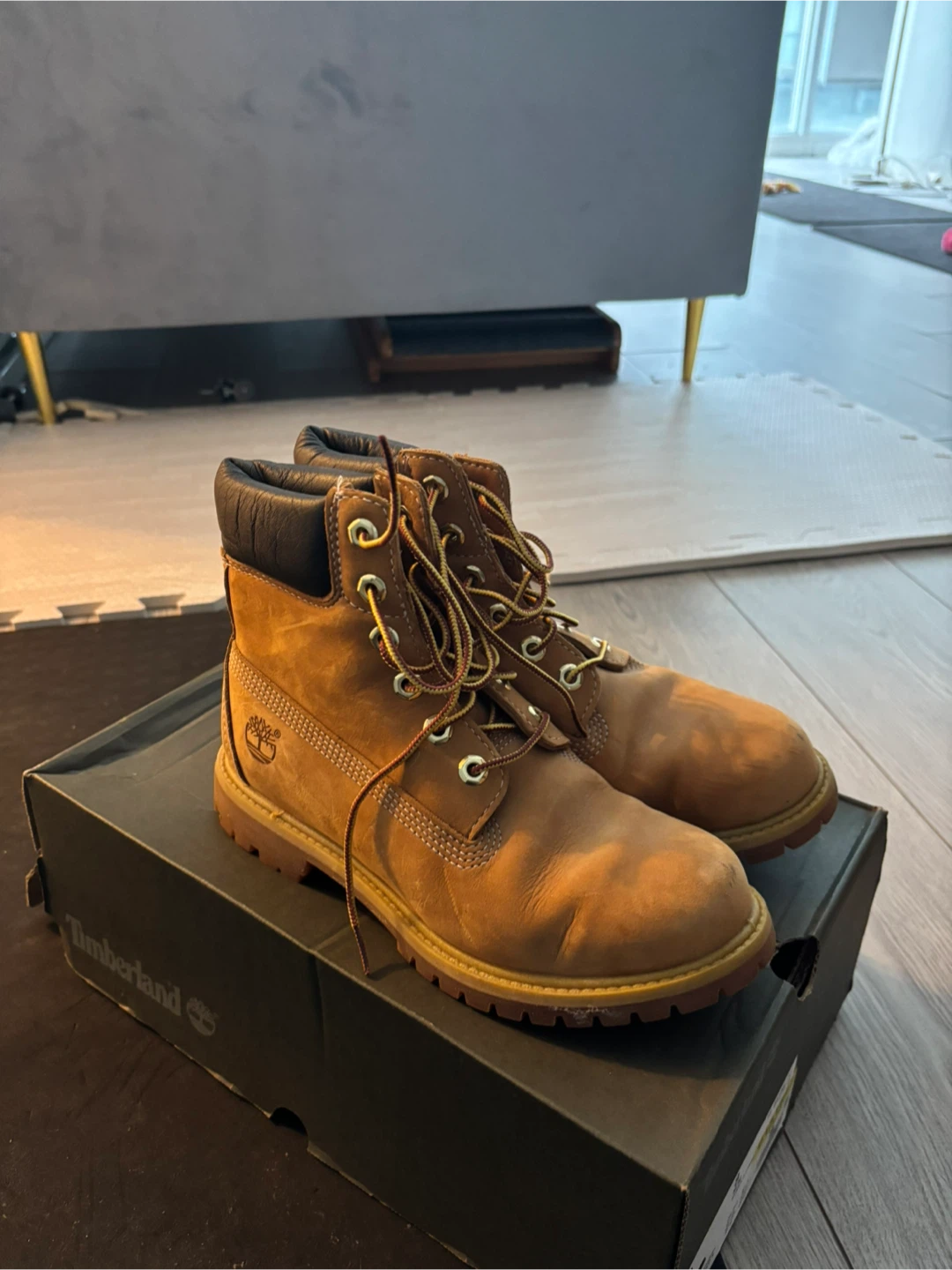Timberland Classic Wheat Boots - women size 8 - photo 2