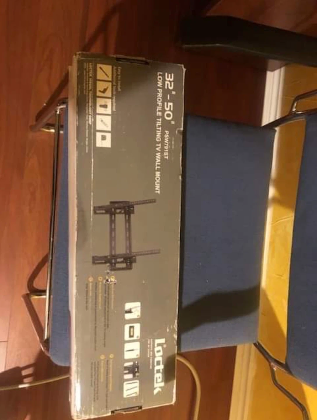 Loctek 32"-50" Low Profile Tilting TV Wall Mount