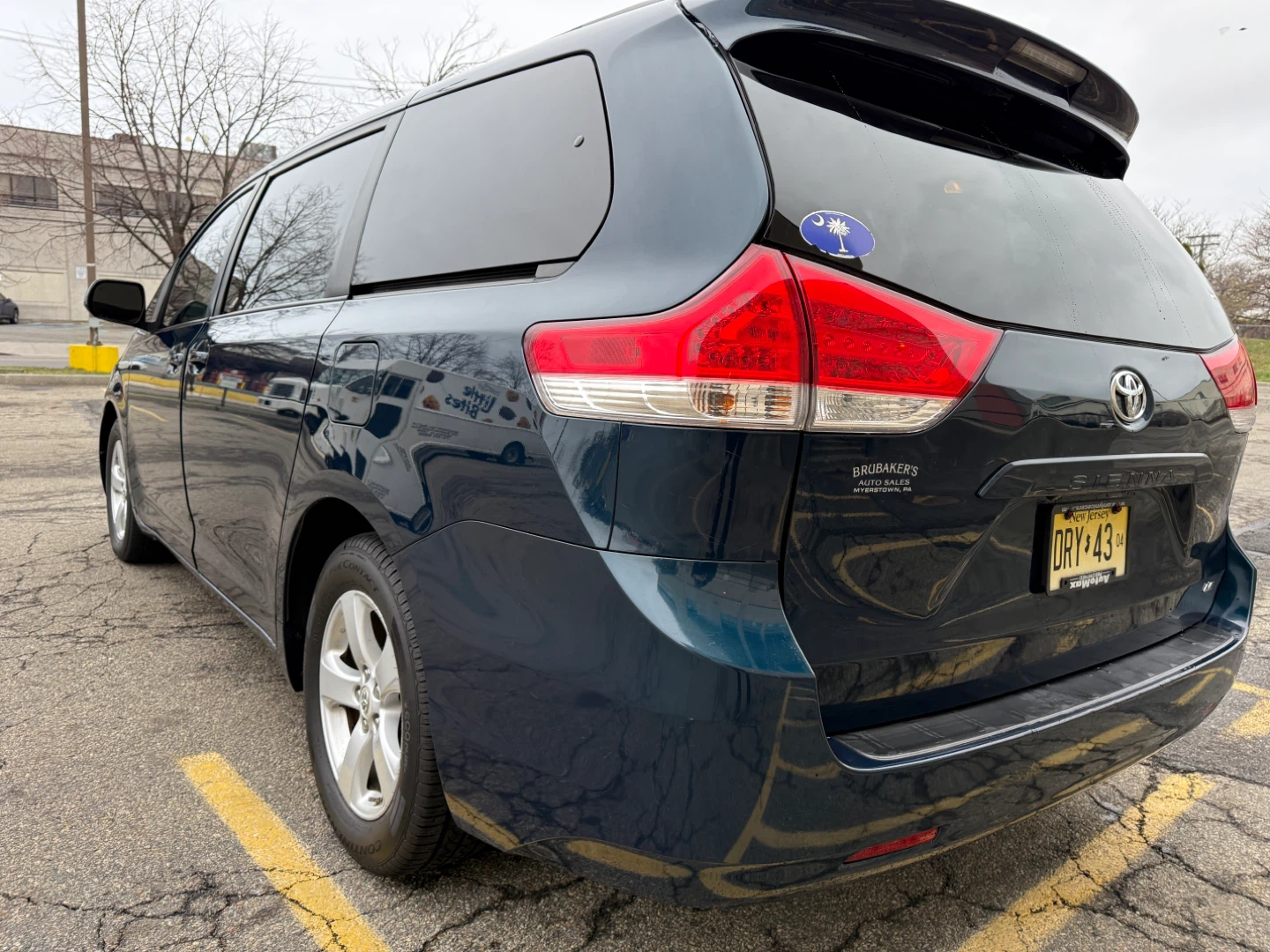 2011 Toyota Sienna LE Minivan - photo 4