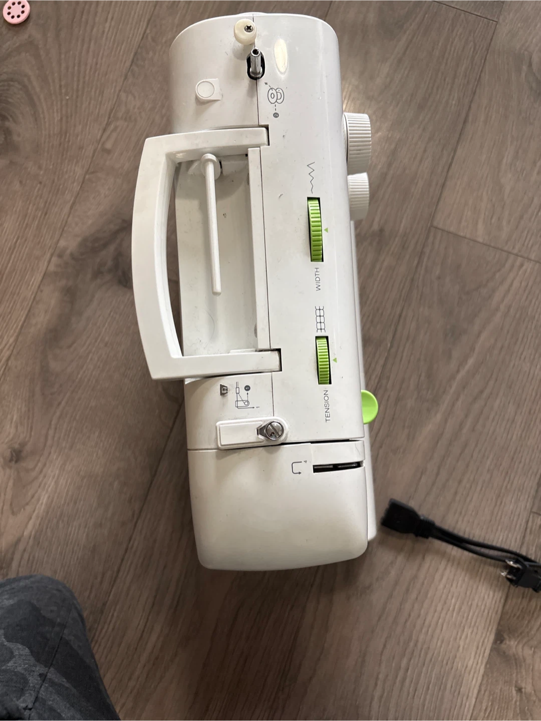 Singer Esteem II machine w/ foot pedal (unknown condition) - photo 3