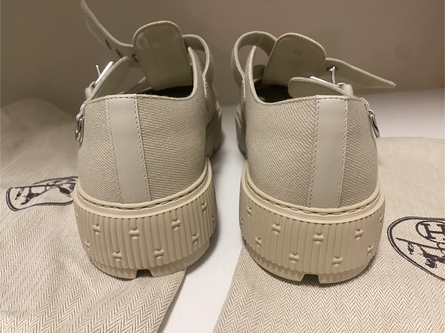 Hermès Paris White Canvas & Leather Gladiator Sandals Size 44 - photo 3