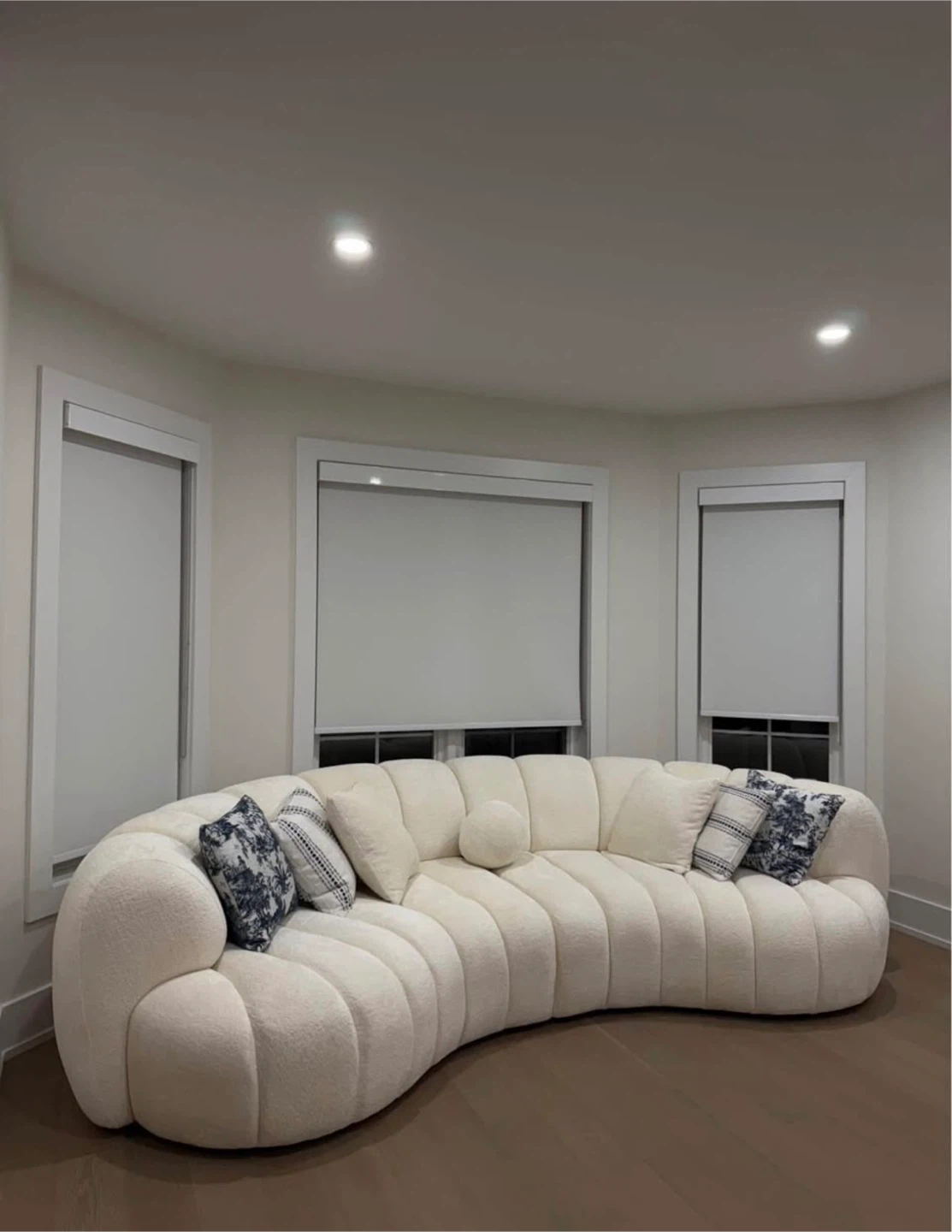 Curved Cream Bouclé Sofa with Pillows - photo 4