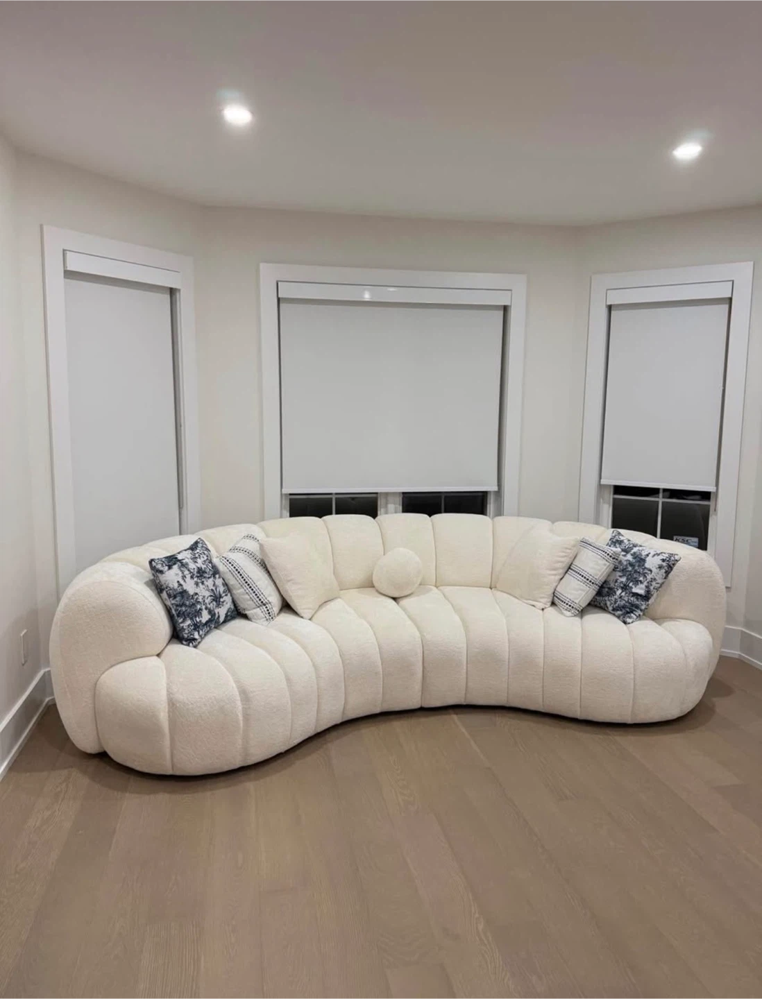 Curved Cream Bouclé Sofa with Pillows - photo 3