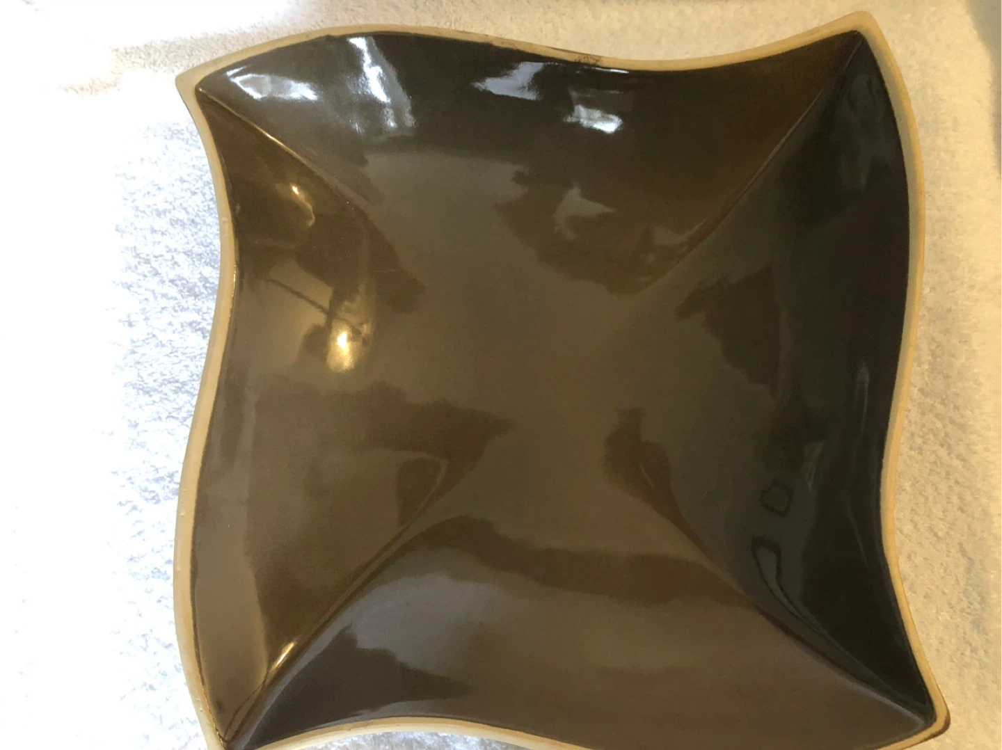 Large Serving / Casserole Dish with Lid, never used - photo 3
