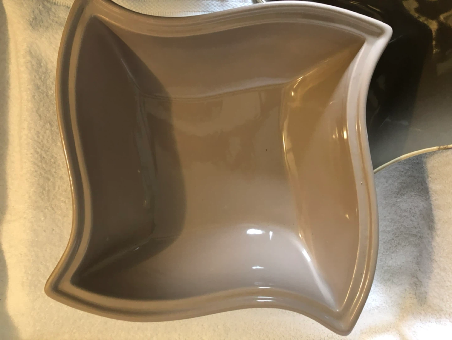Large Serving / Casserole Dish with Lid, never used - photo 2