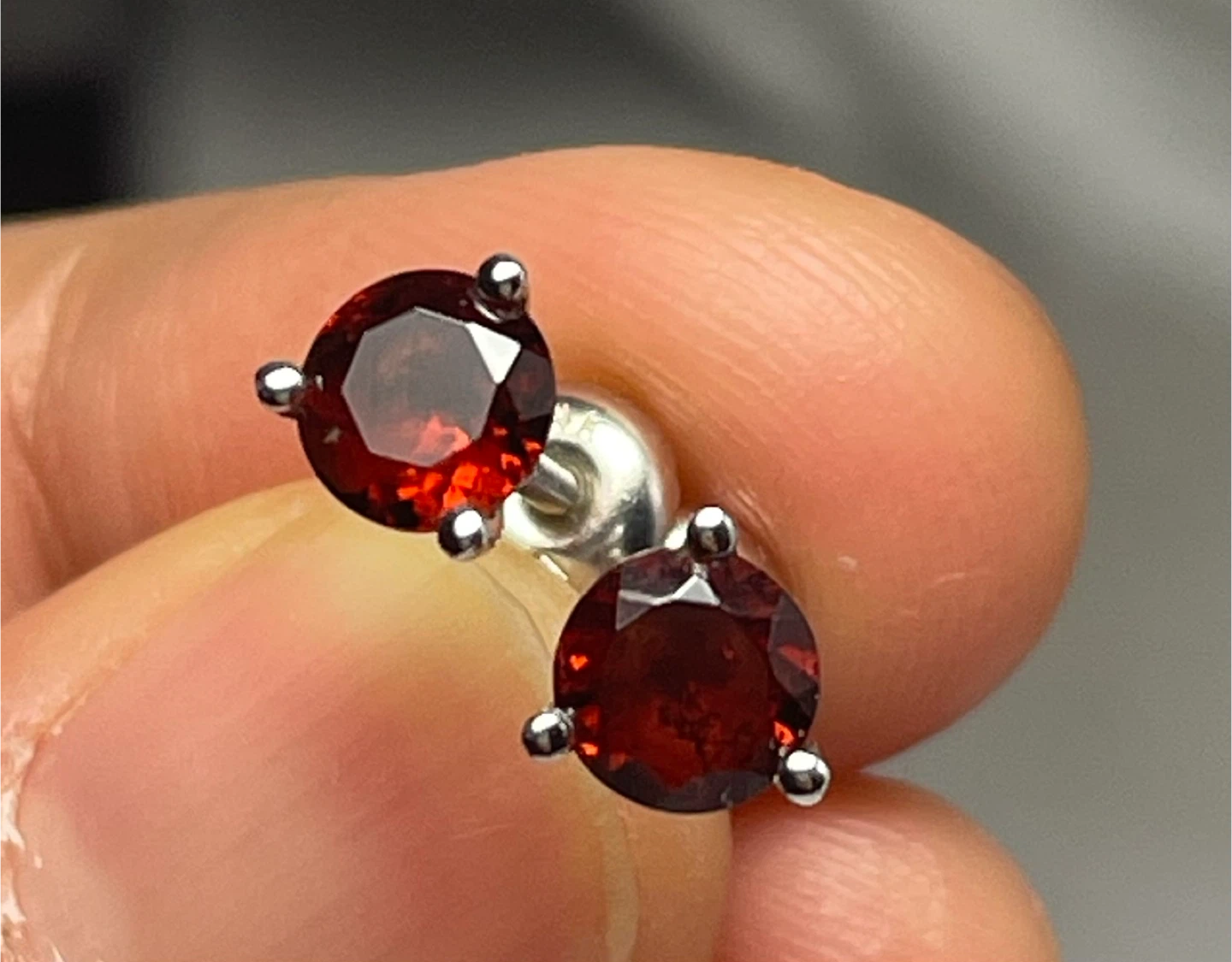 14k Gold Garnet Stud Earrings - photo 3