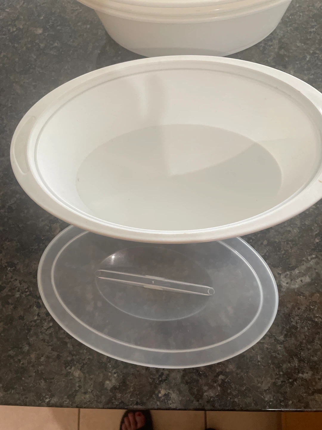 White Oval plastic casserole Set with Lids - photo 2