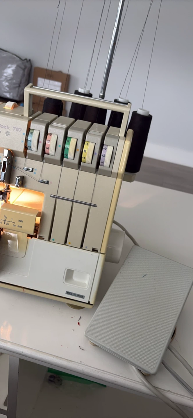 Hobbylock 797 Electronic Serger Sewing Machine - photo 4