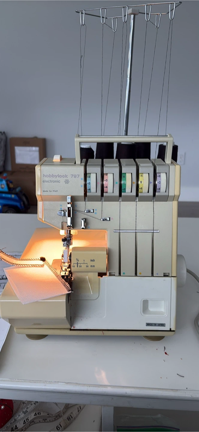 Hobbylock 797 Electronic Serger Sewing Machine