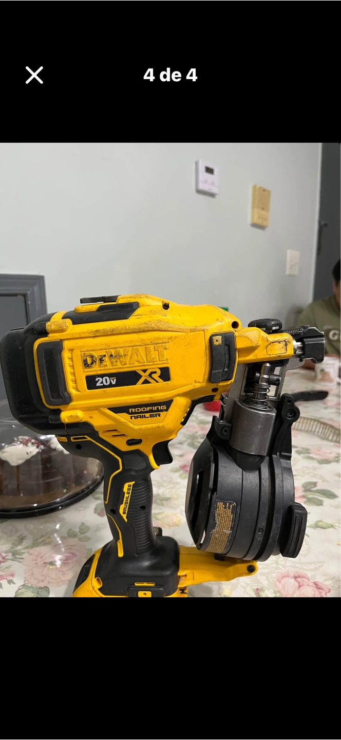 DEWALT 20V XR Roofing Nailer