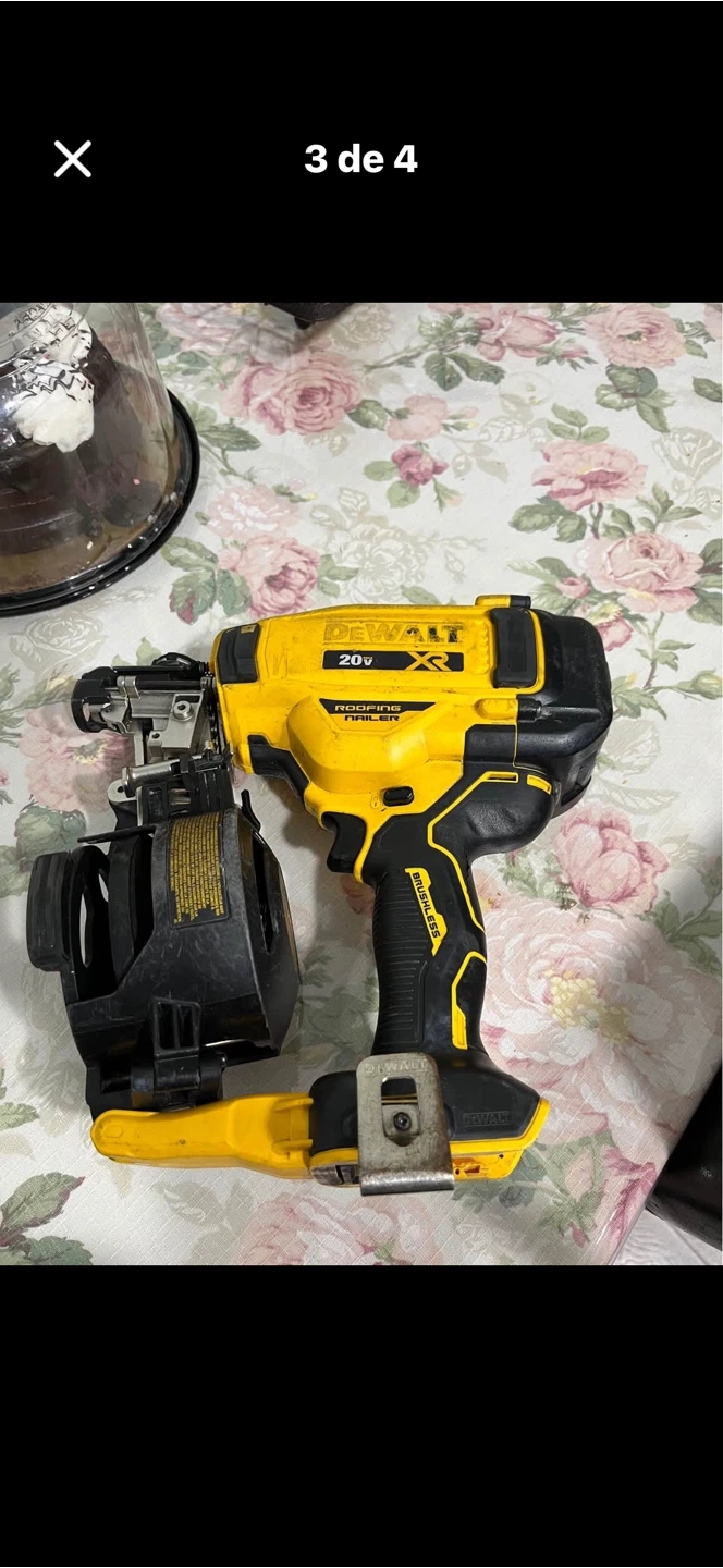 DEWALT 20V XR Roofing Nailer - photo 2