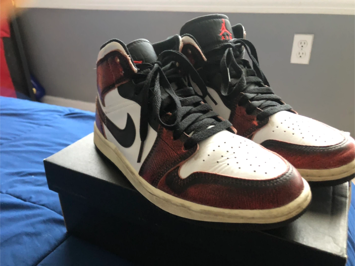 Nike Air Jordan 1 Mid Shoes