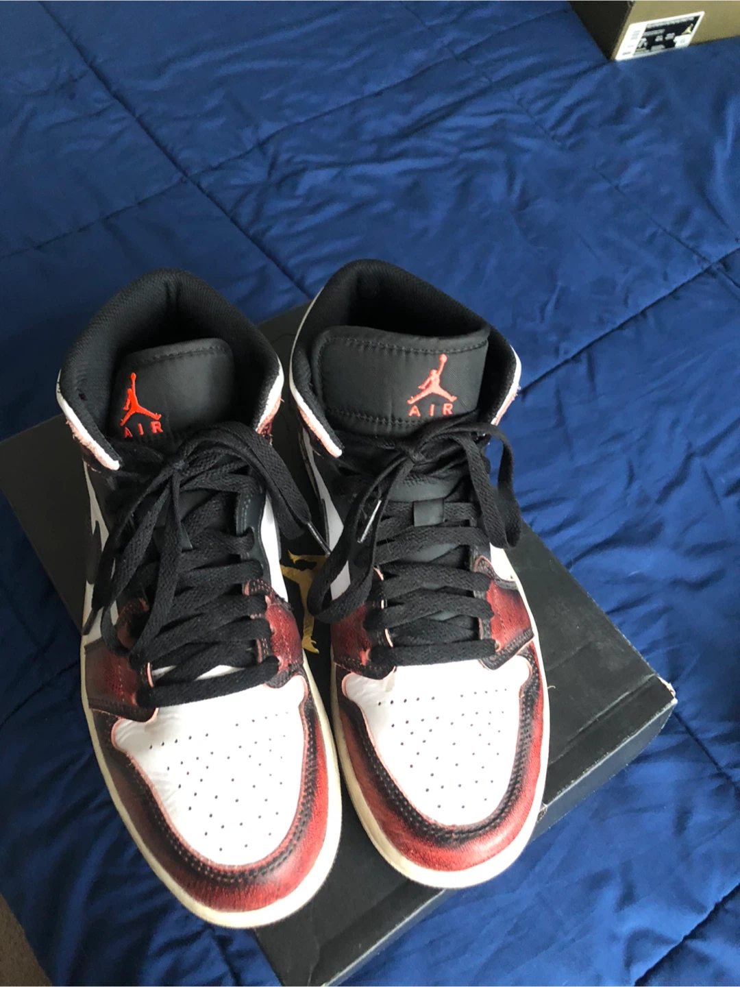 Nike Air Jordan 1 Mid Shoes - photo 2