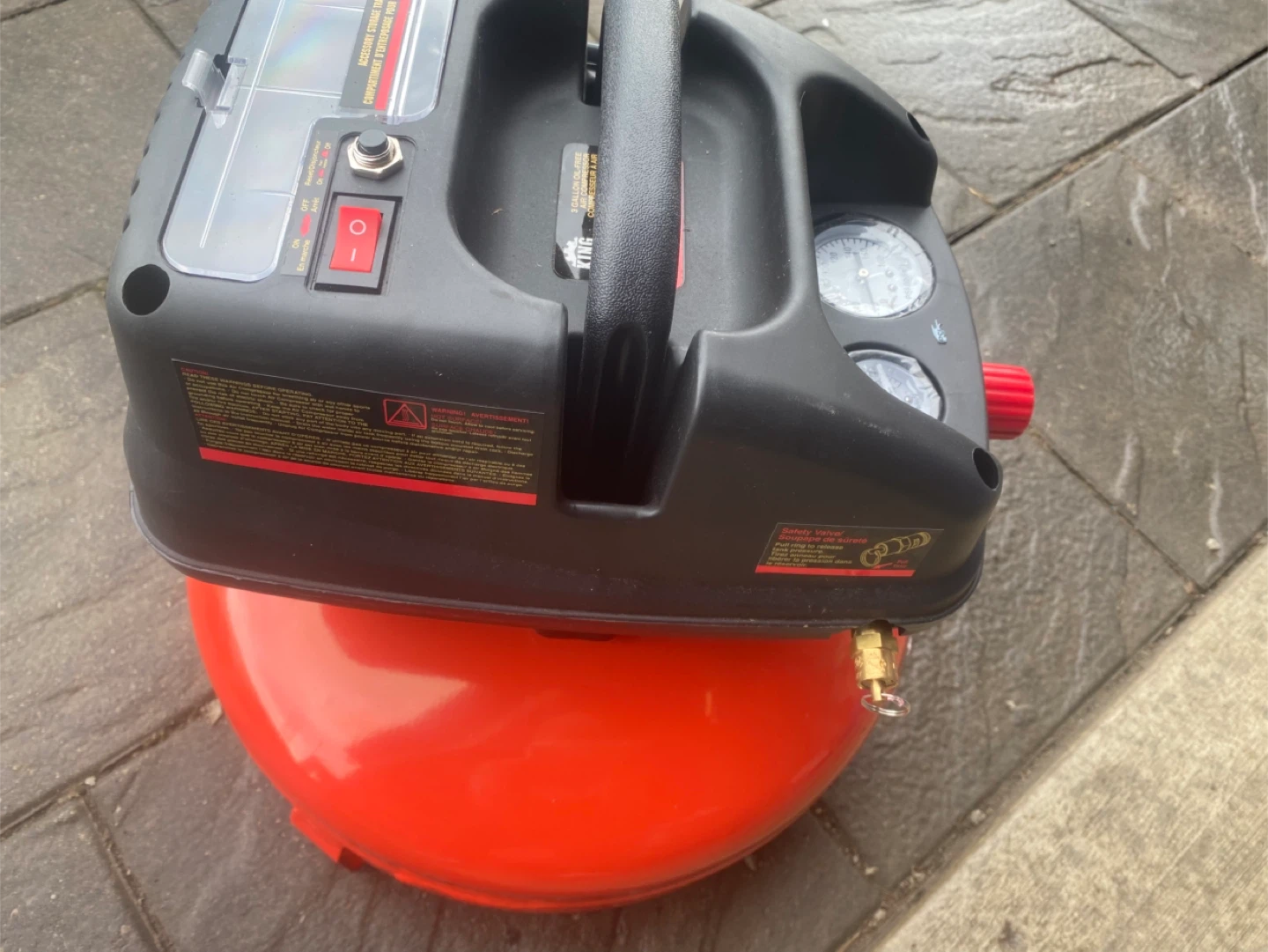 King Canada 3 Gallon Oil-Free Air Compressor - photo 3