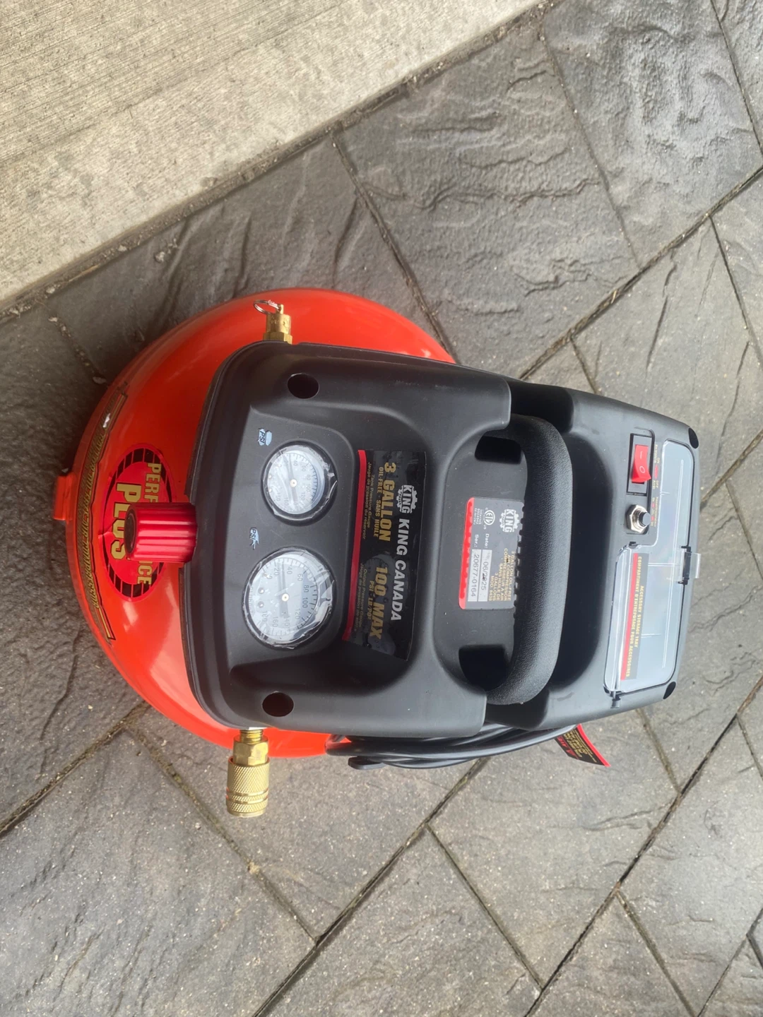 King Canada 3 Gallon Oil-Free Air Compressor - photo 2