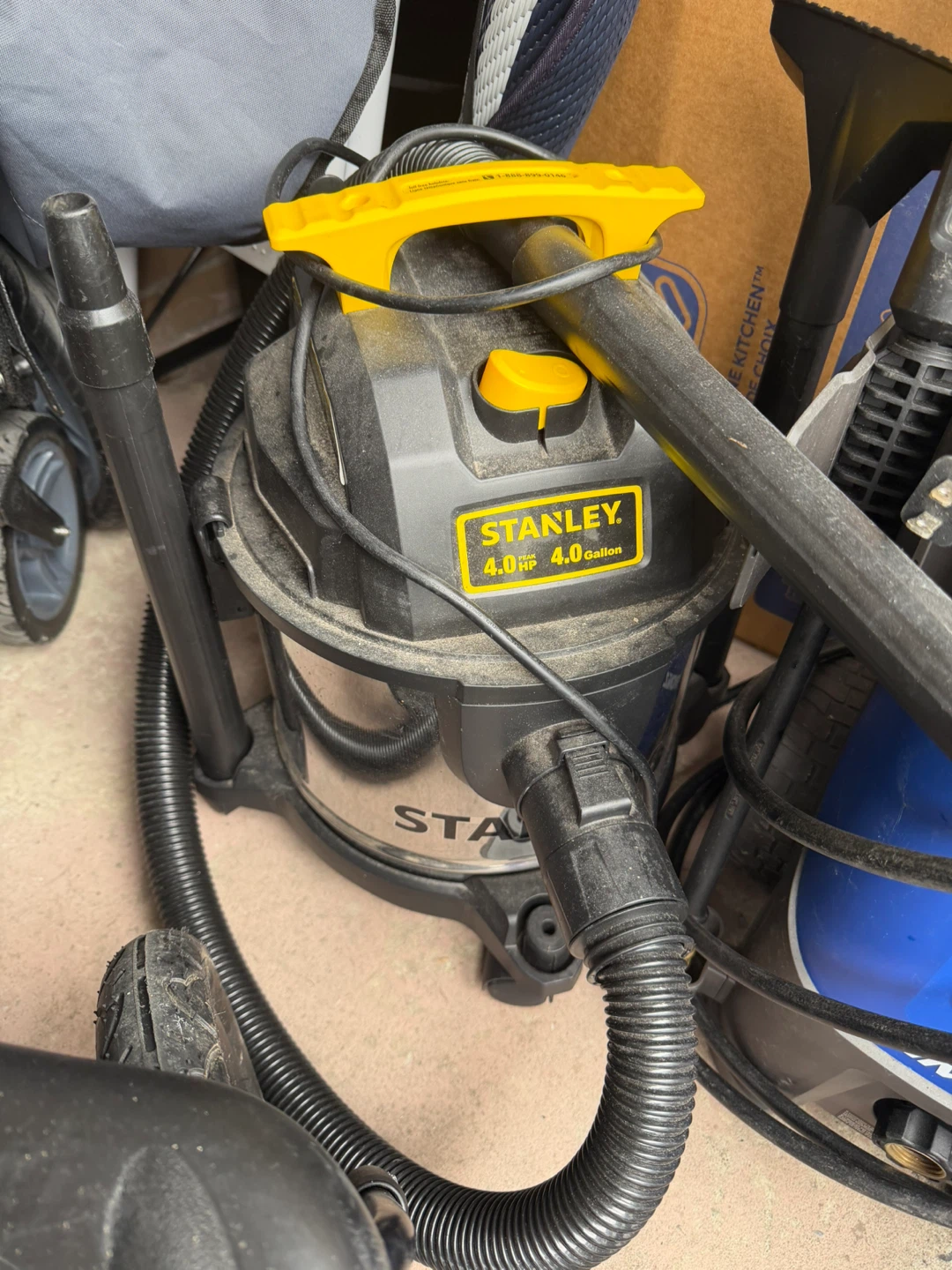 STANLEY 4.0 Gallon 4.0 HP Wet/Dry Vacuum