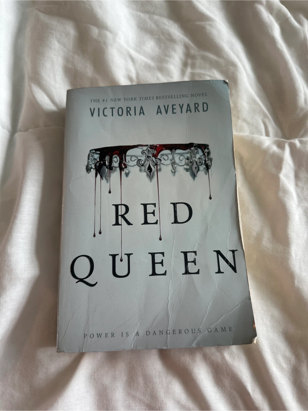 Red Queen by Victoria Aveyard Novel