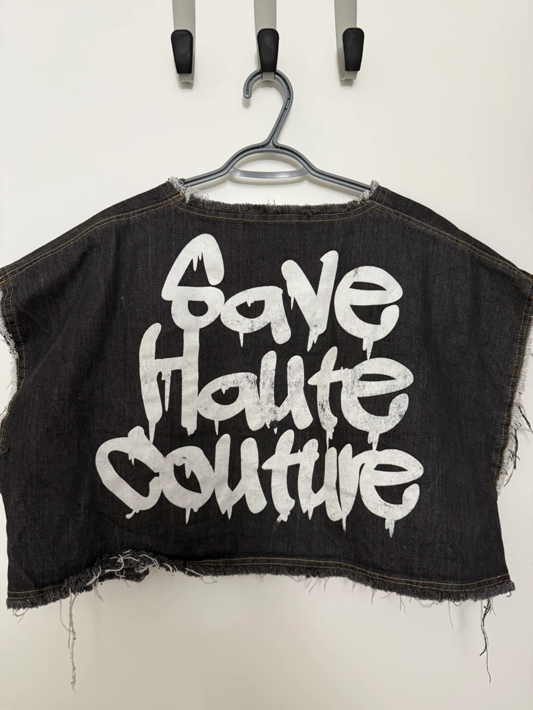 Distressed denim crop top with raw edges and graphic details. - photo 2