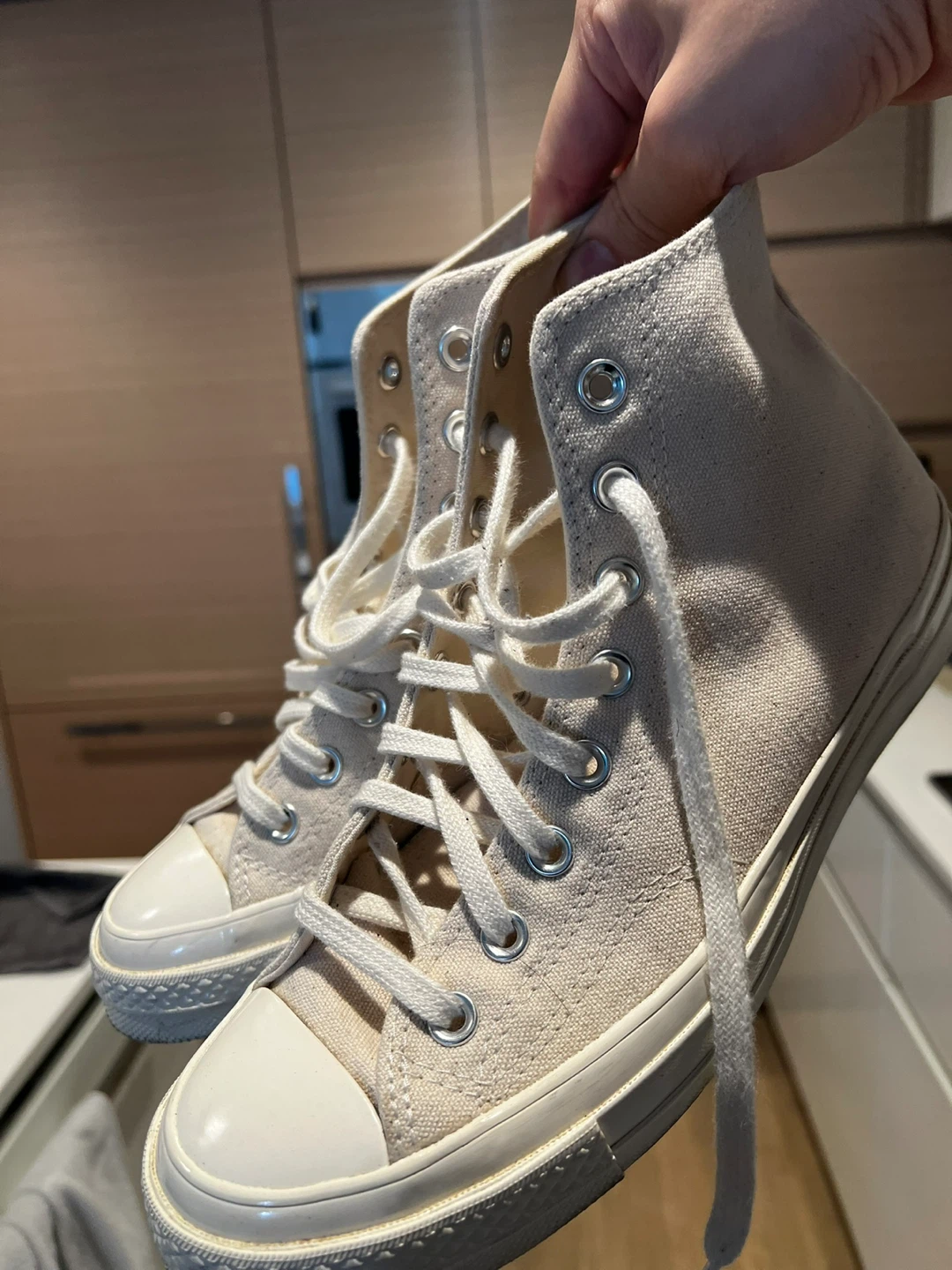 Full cream Converse Size 8