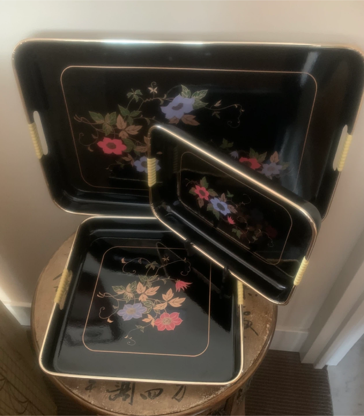 Vintage Black Lacquer Floral Serving Trays 3 PC Set - photo 4