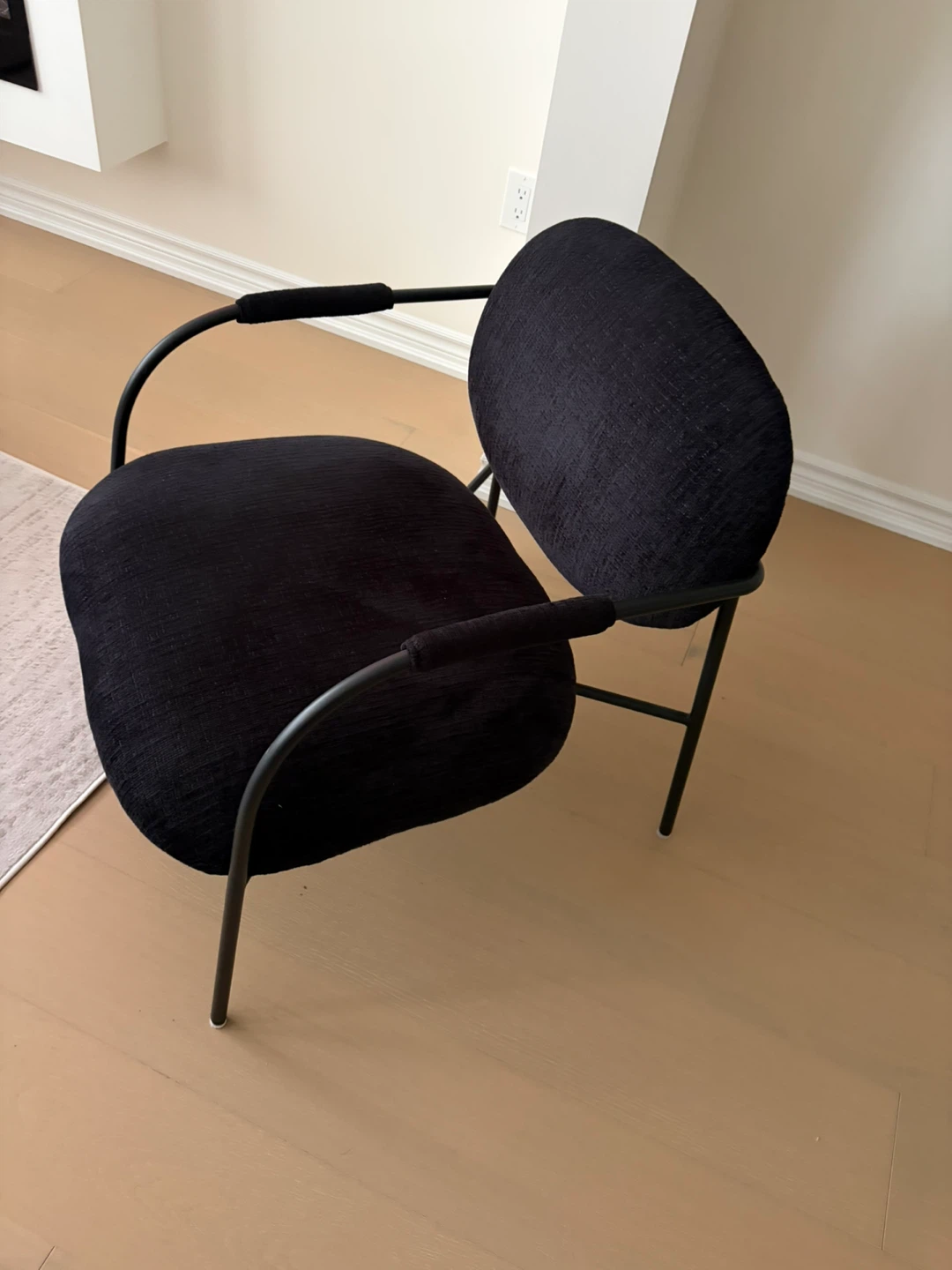 Black Upholstered Accent Chair - photo 2