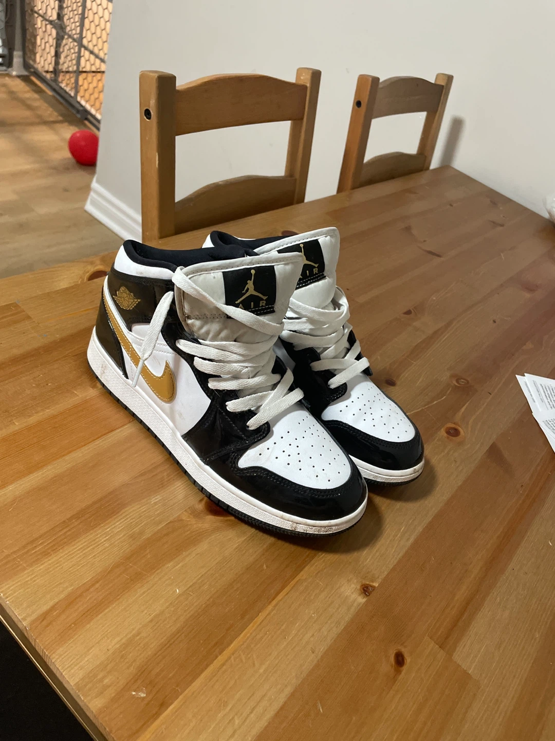Air Jordan 1 Mid SE 'Black Gold' Sneakers