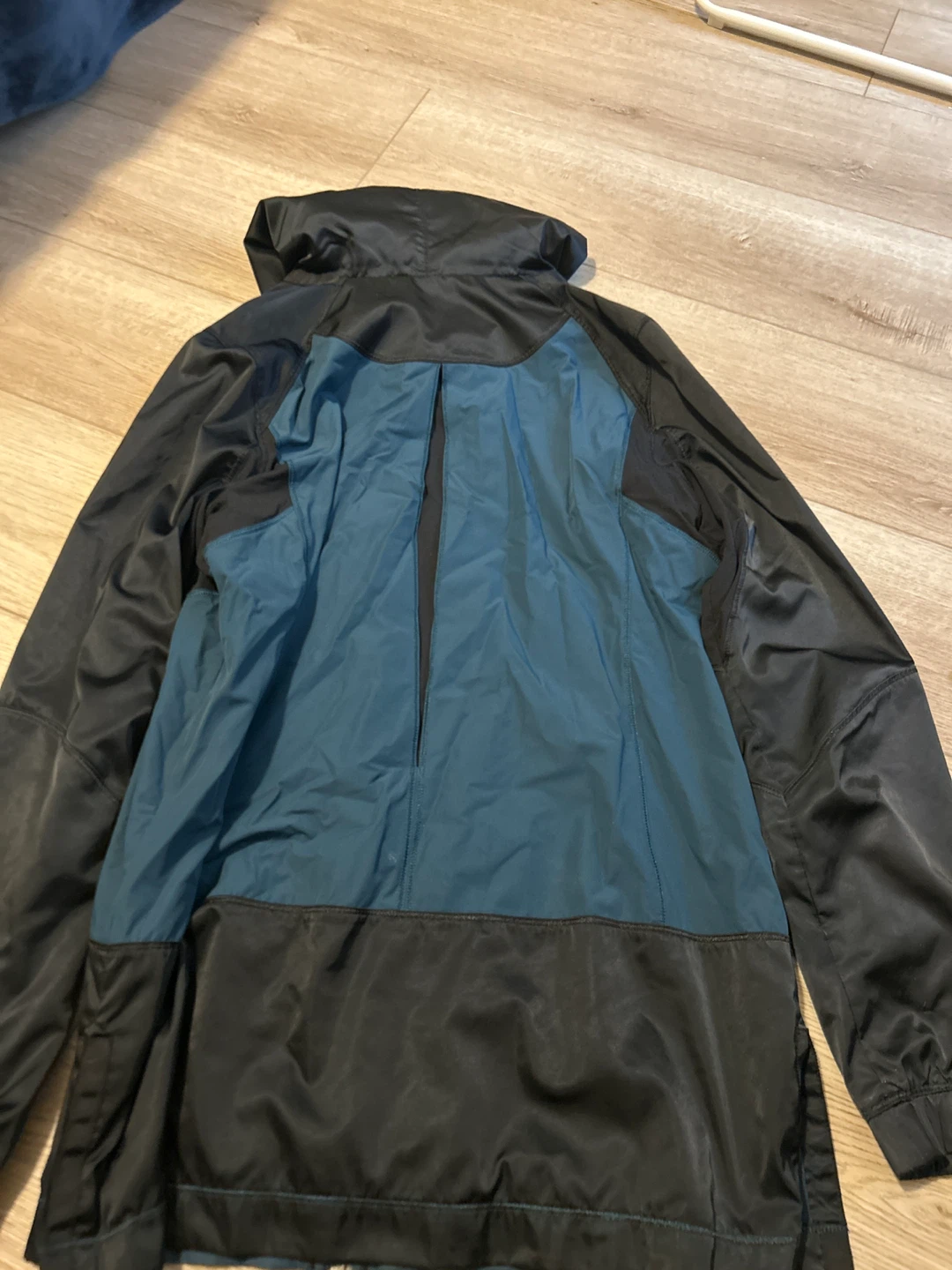 Lululemon Hooded Running Jacket - photo 2