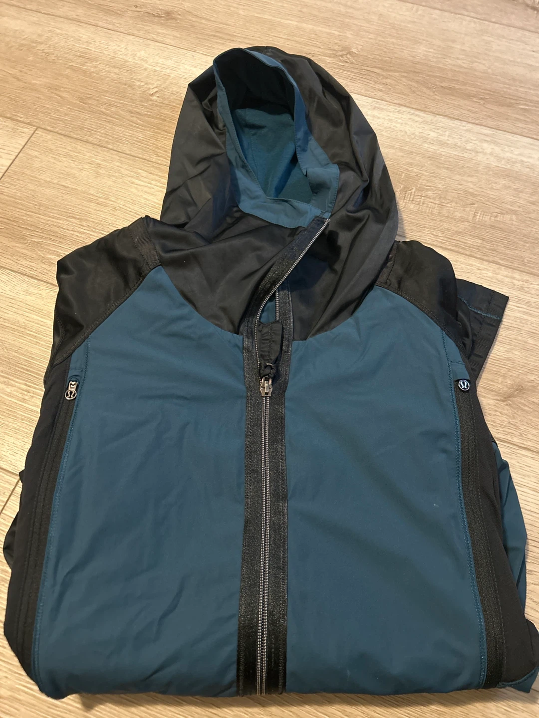 Lululemon Hooded Running Jacket - photo 3