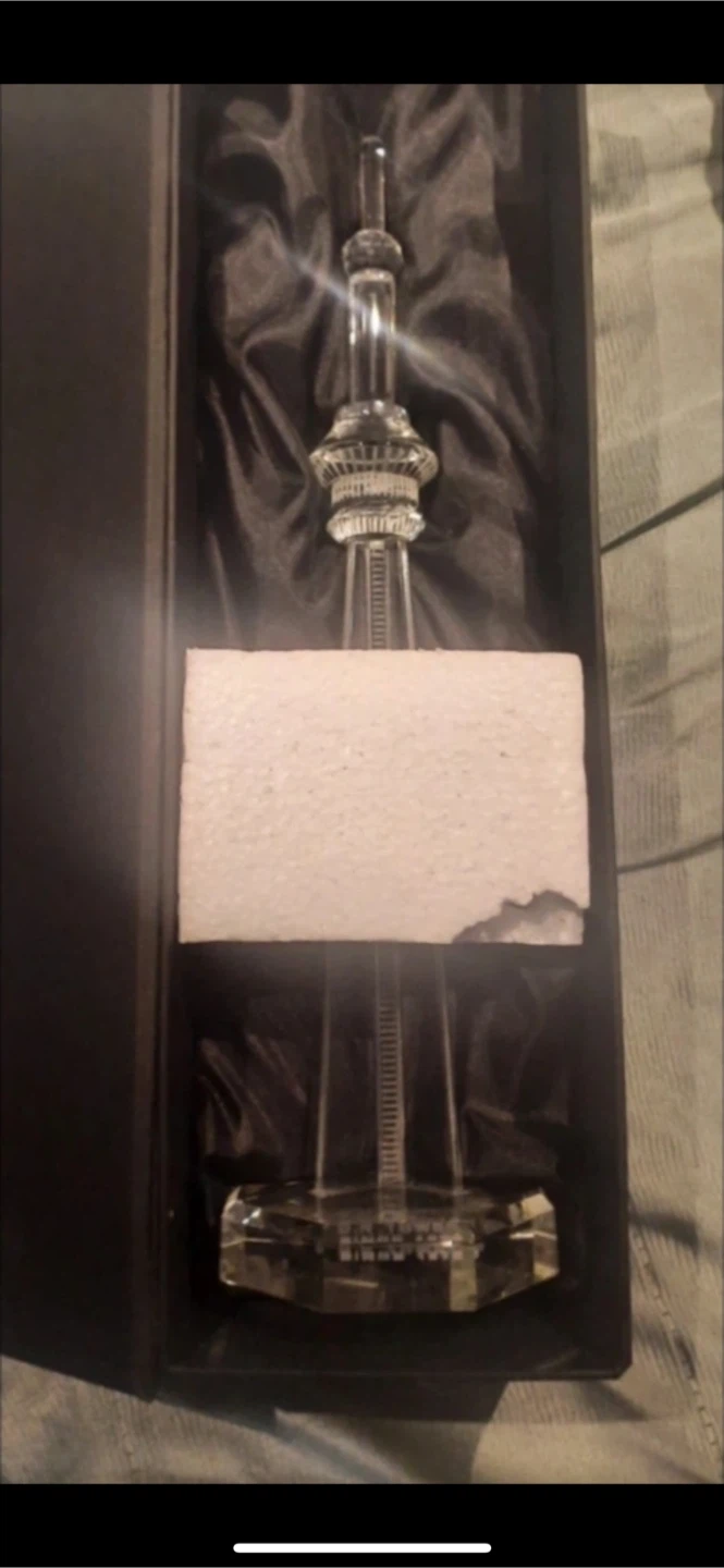 Crystal CN Tower Replica - photo 2