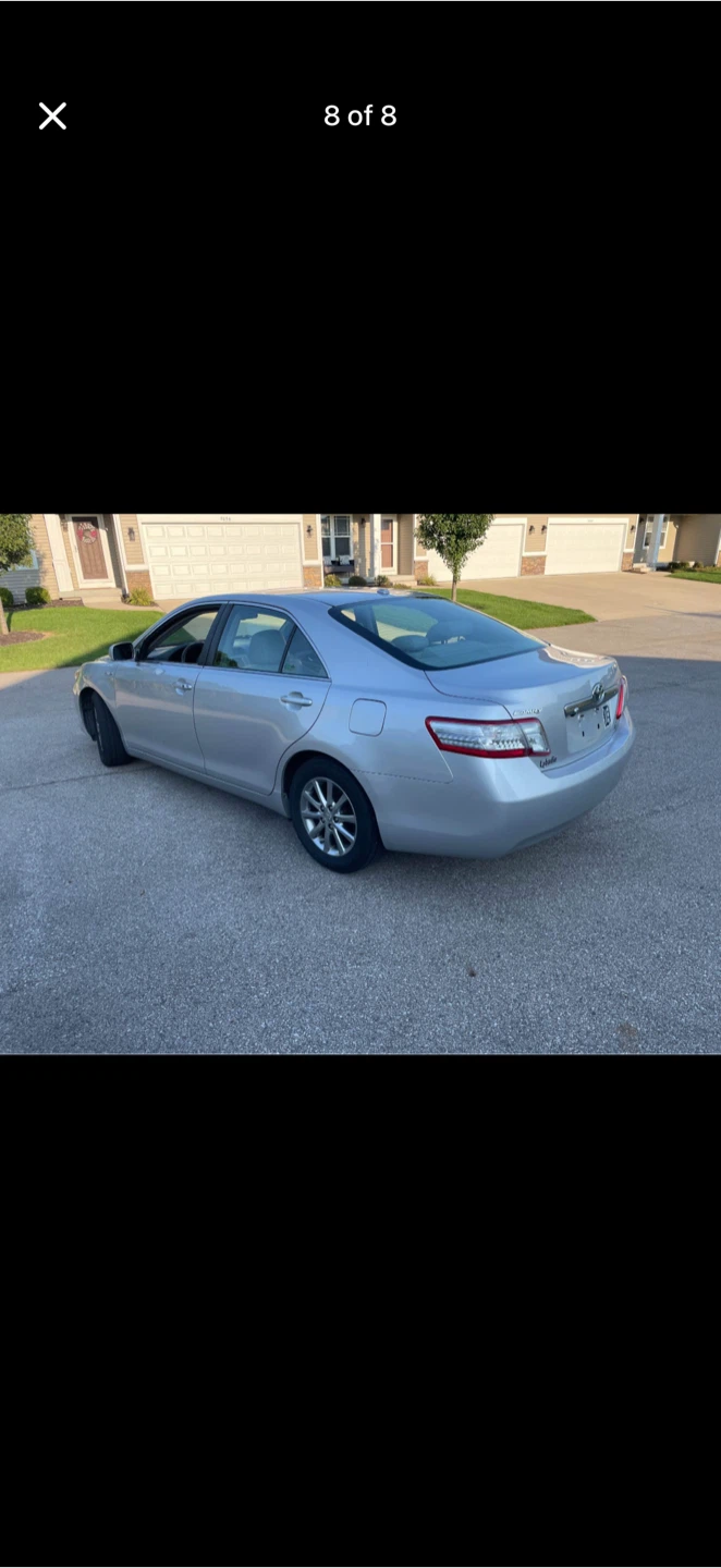 Silver Toyota Camry Hybrid Sedan - photo 4