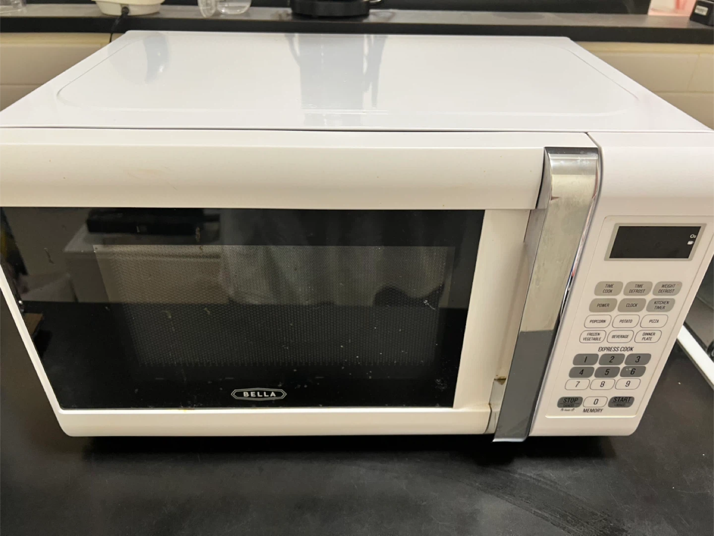 BELLA White 700 Watt Microwave Oven
