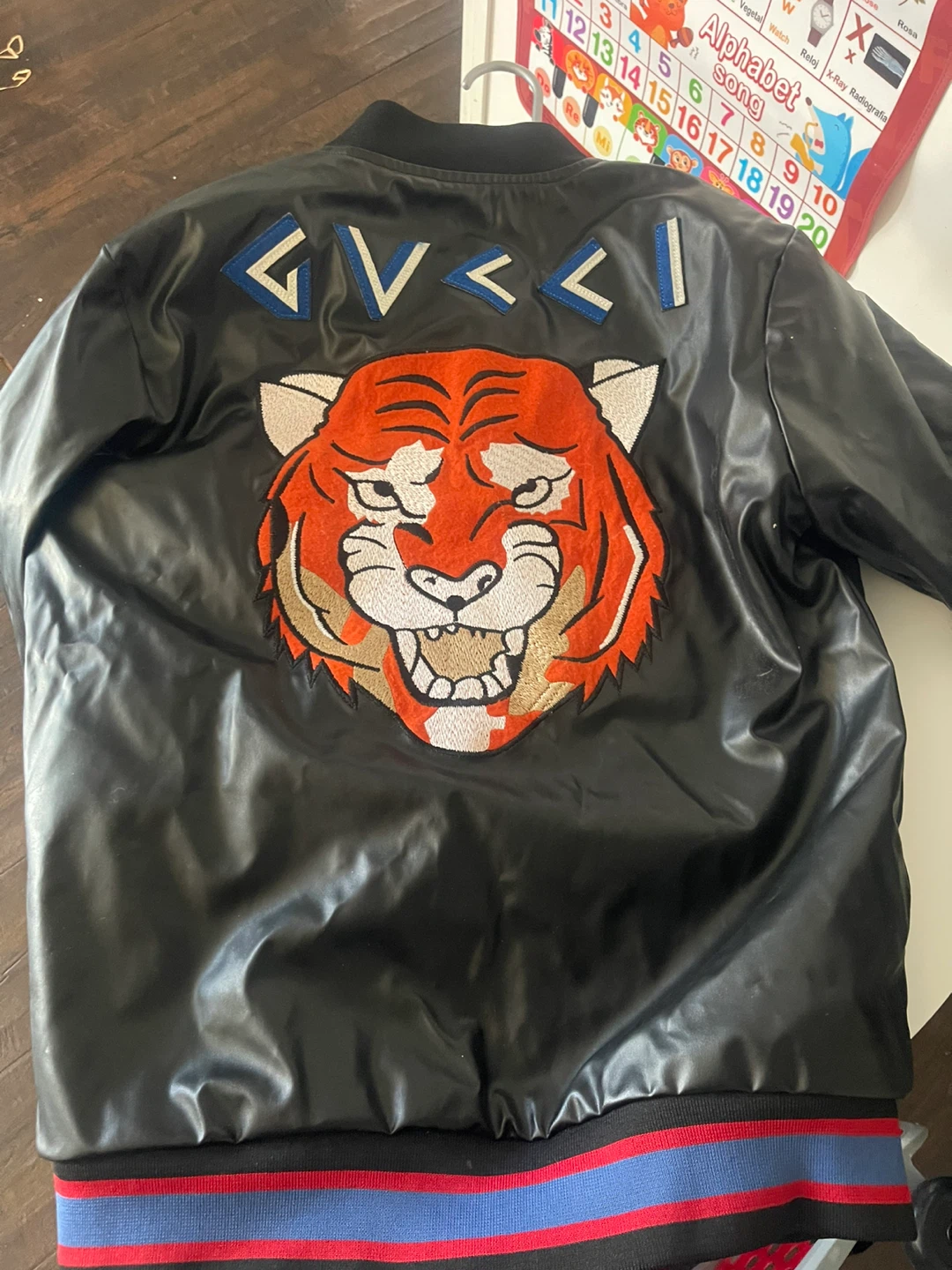 Gucci Black Bomber Jacket with Tiger Embroidery - Medium - photo 3