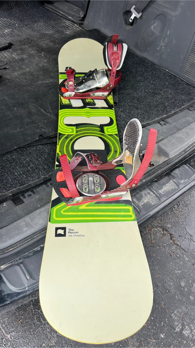 Forum The Recon Snowboard with Bindings