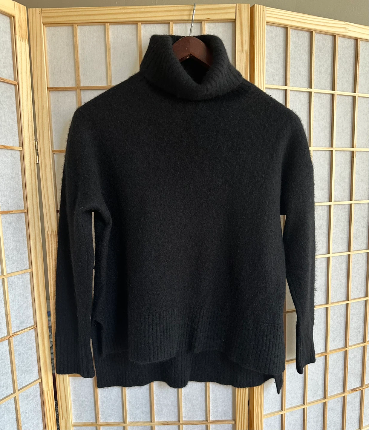 Saks Fifth Avenue Black Cashmere Turtleneck Sweater - Size M