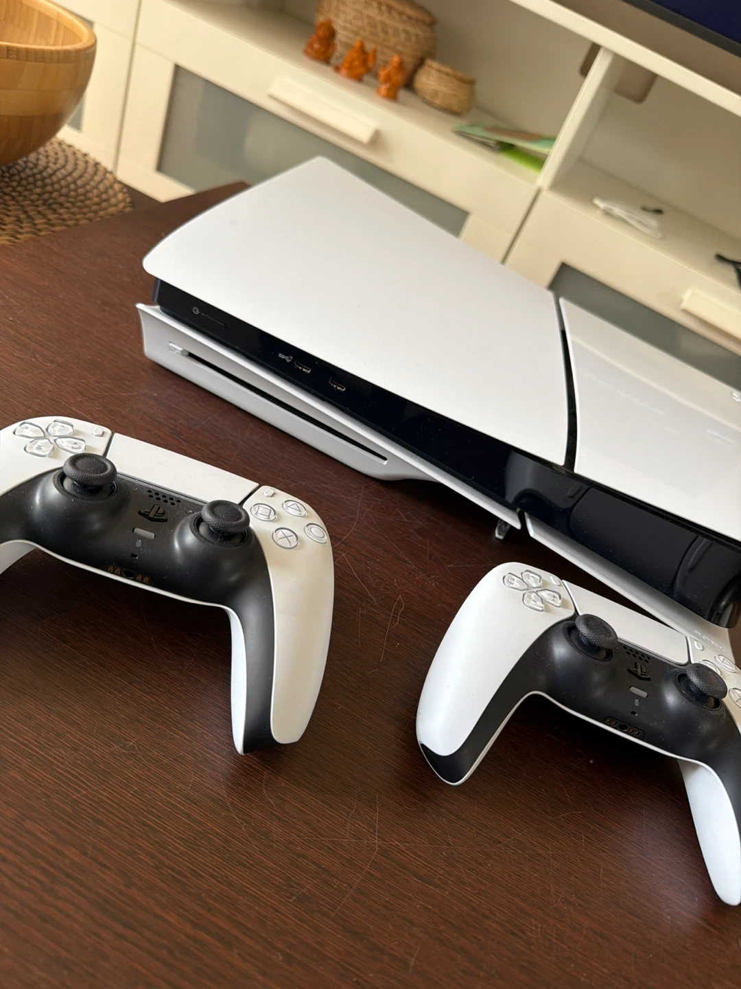 PlayStation 5 Console with 2 Controllers and Games - photo 2