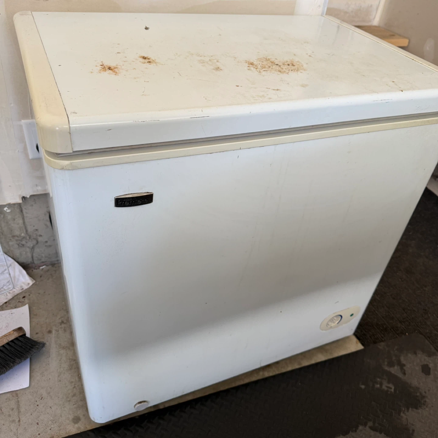 White Chest Freezer - photo 2