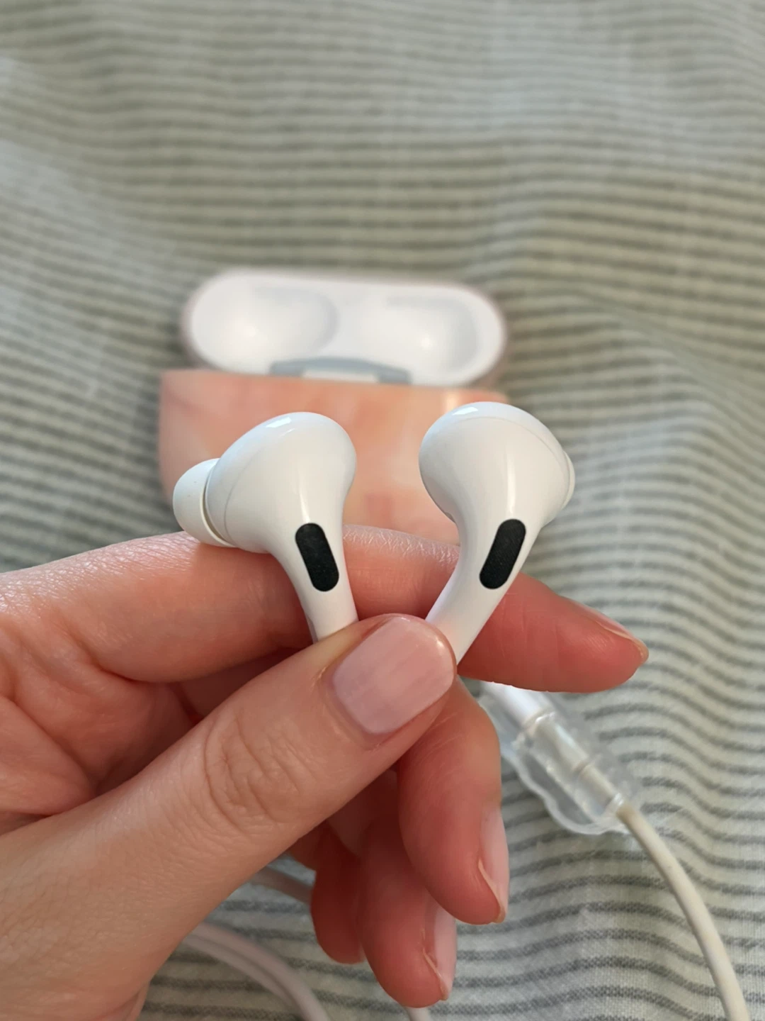 Apple AirPods Pro 1st - photo 3