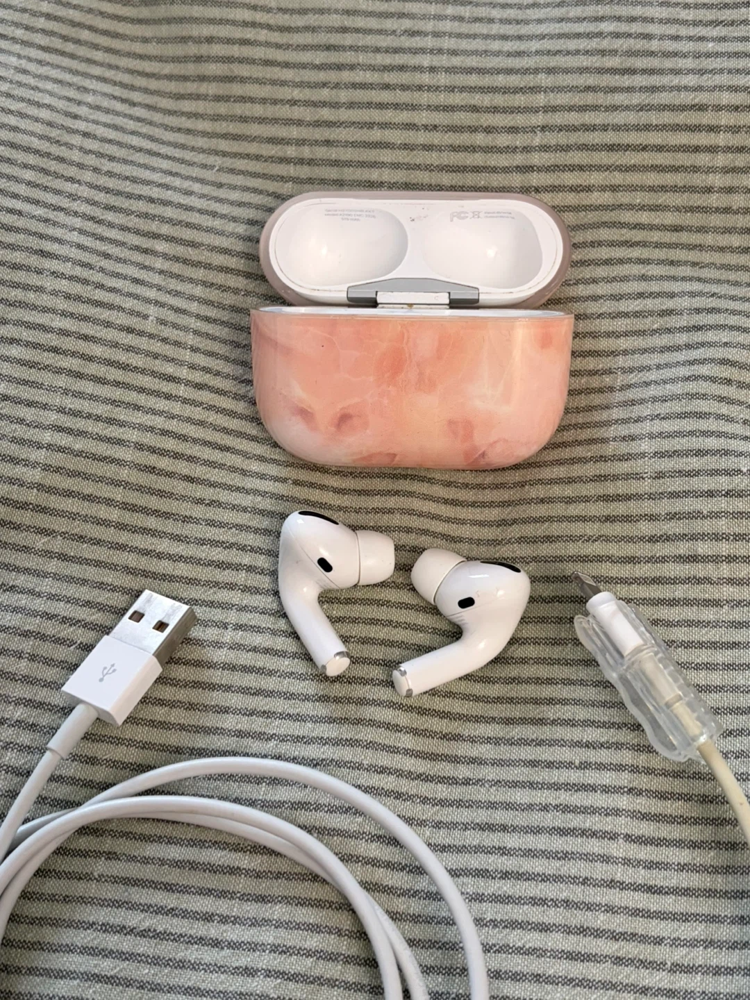 Apple AirPods Pro 1st - photo 2
