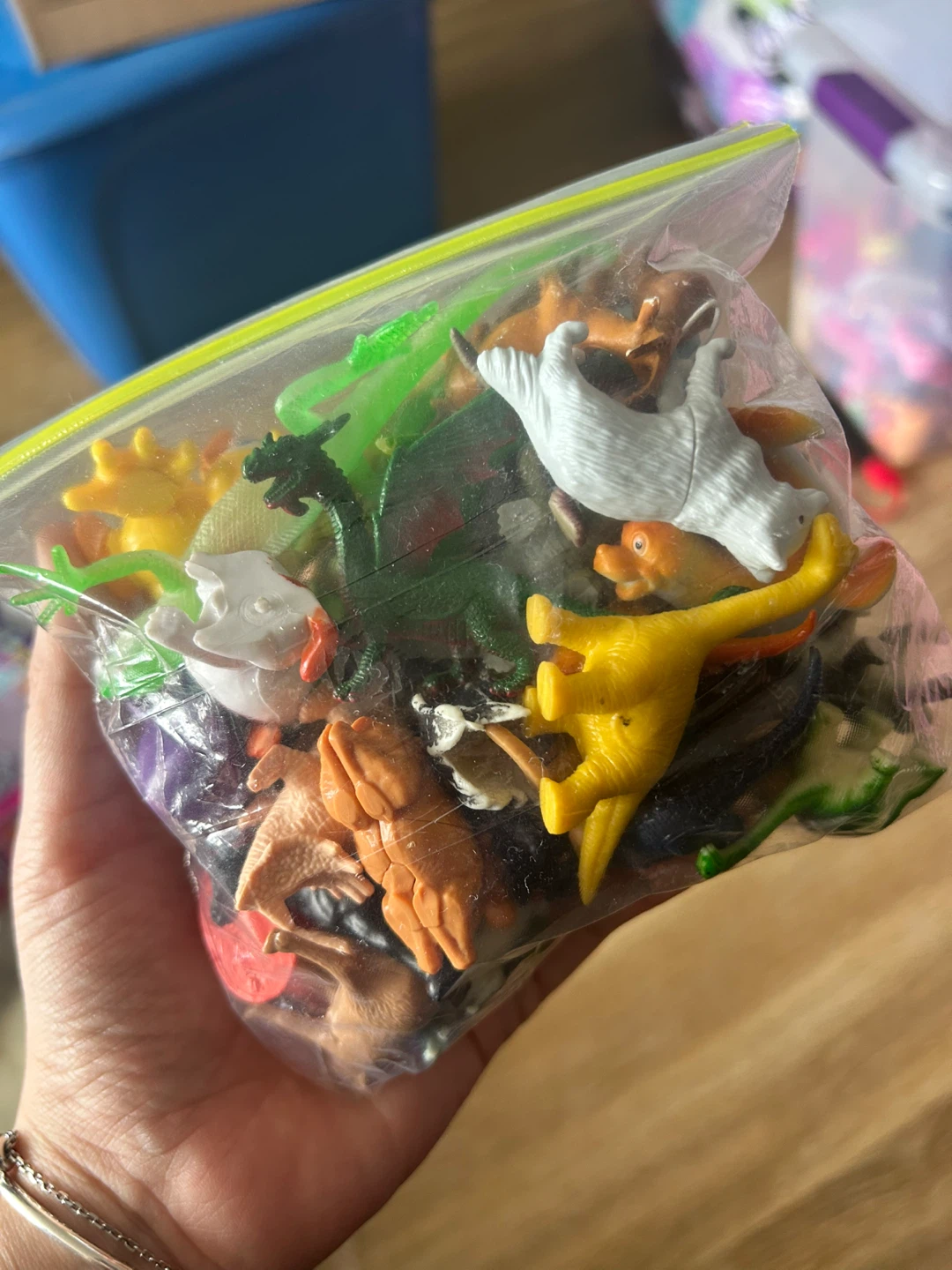 Bag of various small toy dinosaurs and animals - photo 2