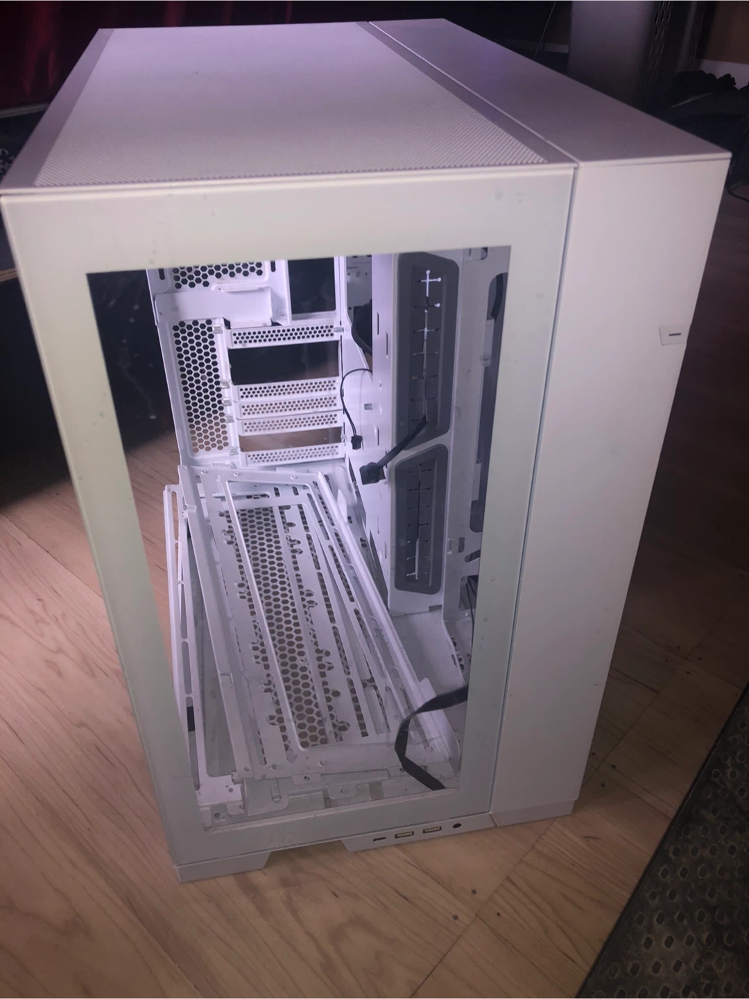 White Lian Li Lancool III PC Case - photo 3