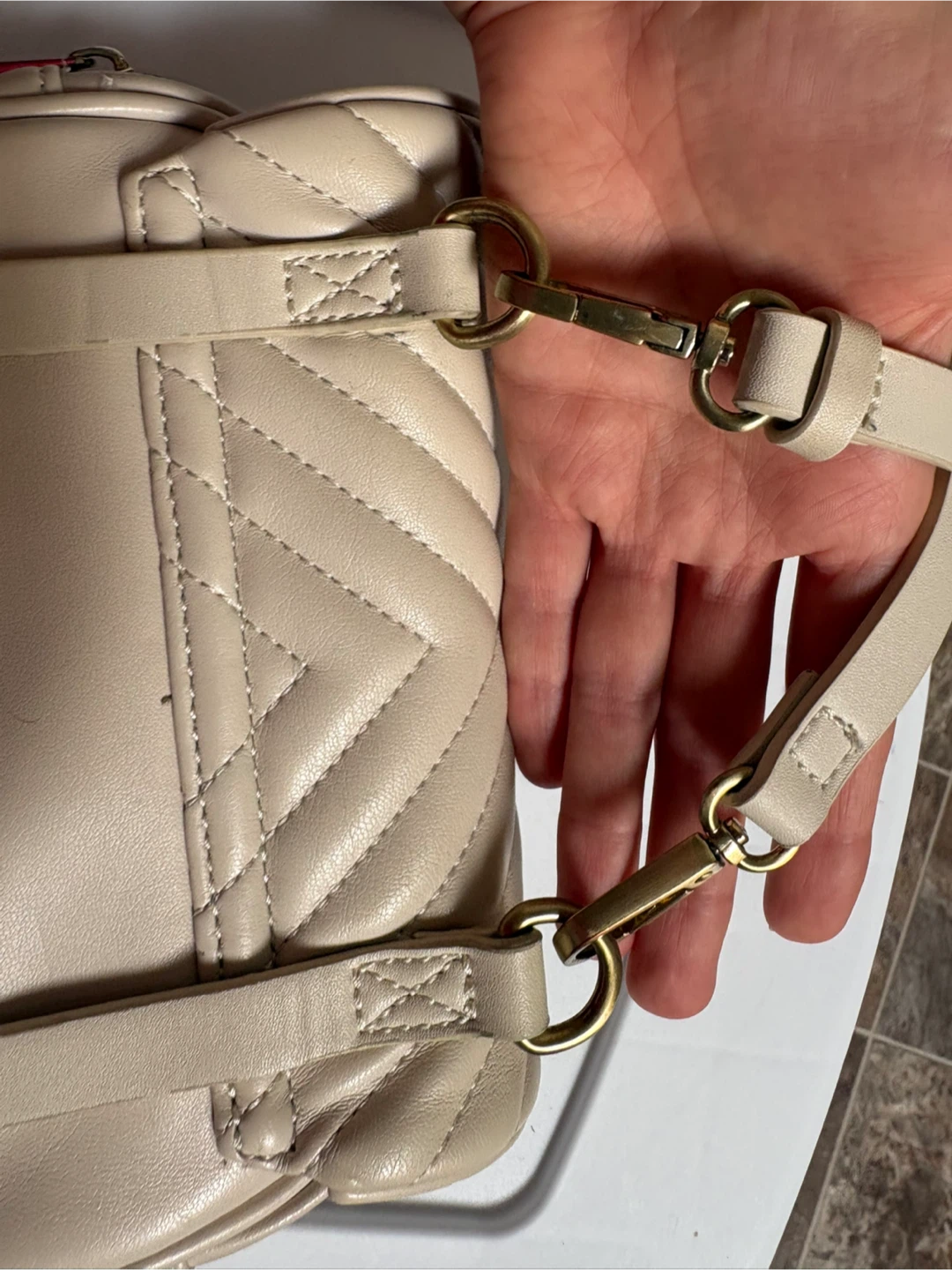Quilted Cream Shoulder Bag with Lion Clasp - photo 5