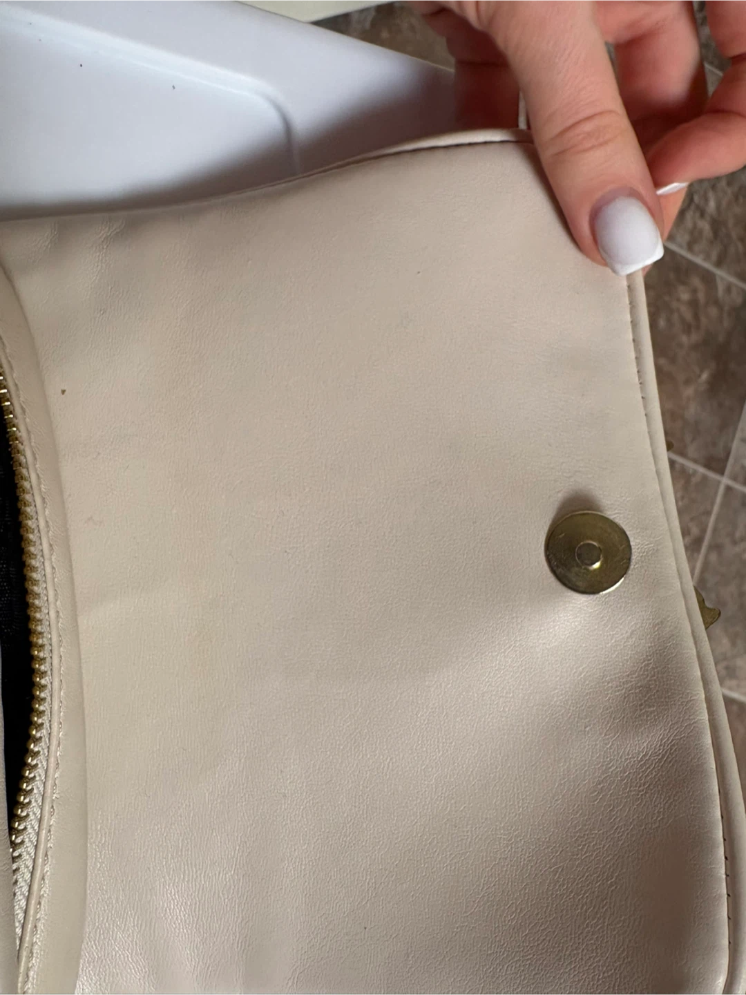 Quilted Cream Shoulder Bag with Lion Clasp - photo 3