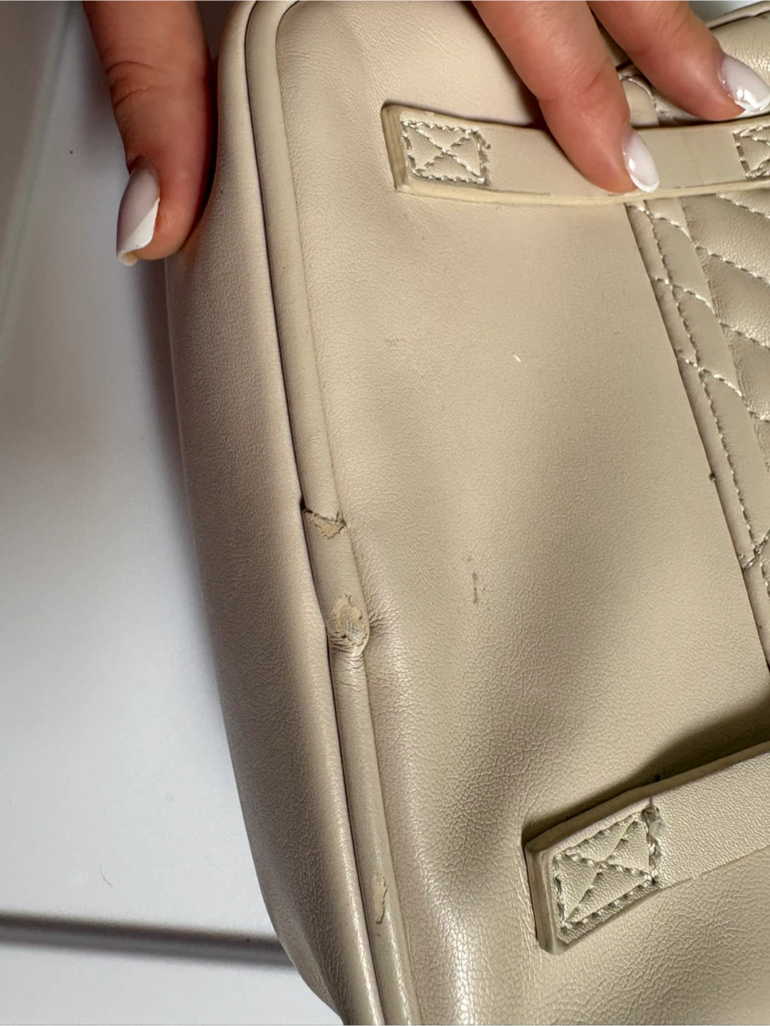 Quilted Cream Shoulder Bag with Lion Clasp - photo 4