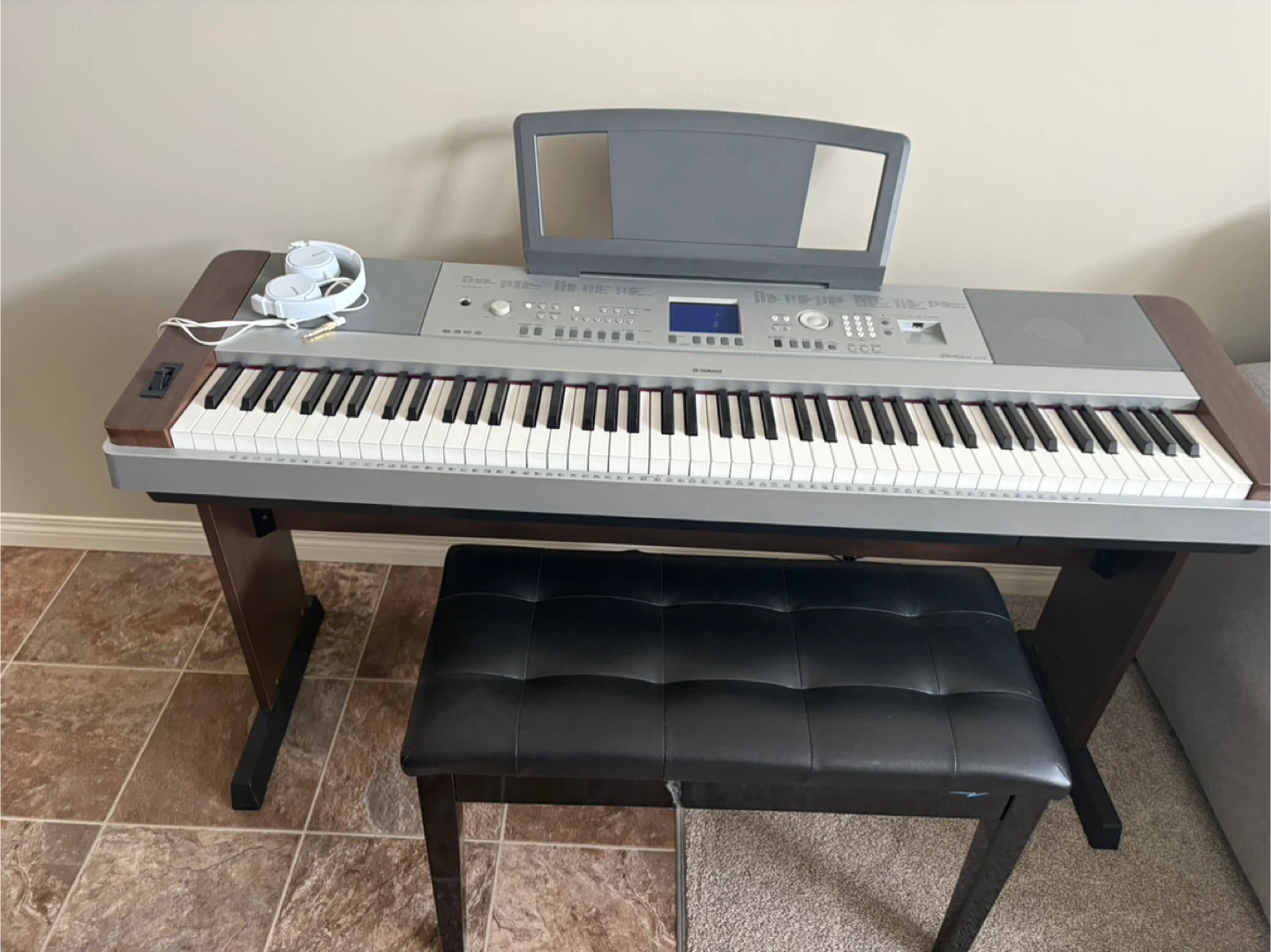 Yamaha Digital Piano with Bench and Headphones