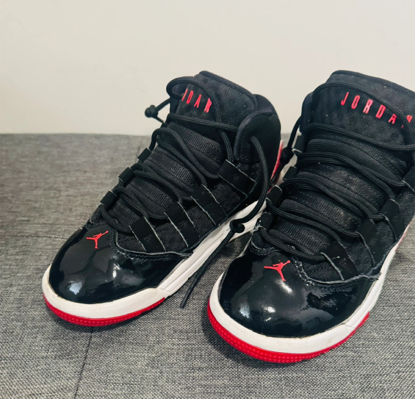 Jordan Max Aura (PS) Black/Red/White Sneakers