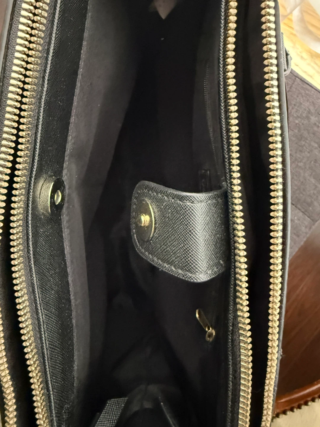 *Like New* Black Tote Handbag - photo 3